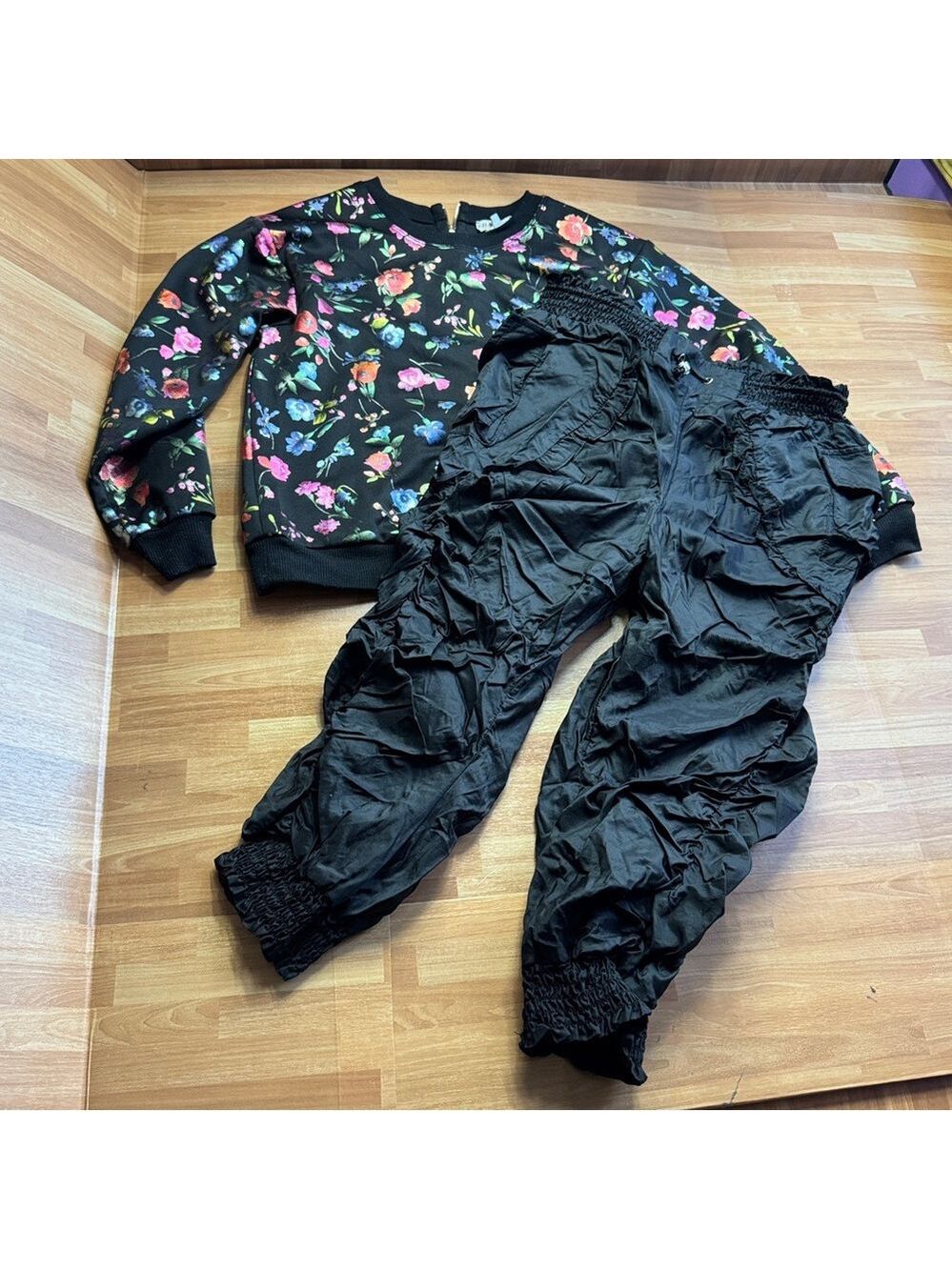 Hannah banana black and floral outfit size 8/10